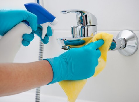 Before and after images of a kitchen cleaned by Sophie Clean